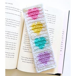 heart bookmark crochet pattern • crochet bookmark pattern • crochet for valentines • crochet bookmark heart • valentines day crochet pattern