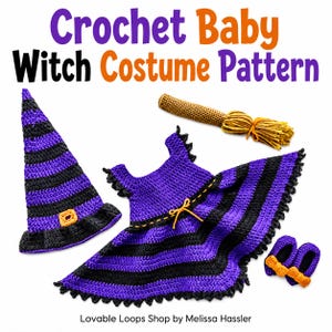 Puede incluir: Un conjunto de patrón de ganchillo para disfraz de bruja de bebé que incluye un sombrero puntiagudo a rayas moradas y negras, un vestido sin mangas a juego con un lazo amarillo, zapatos morados pequeños con lazos amarillos y una escoba de hilo marrón y amarillo.