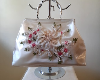 Vintage 1950s large ivory vinyl handbag with encased flowers and plastic/lucite handle