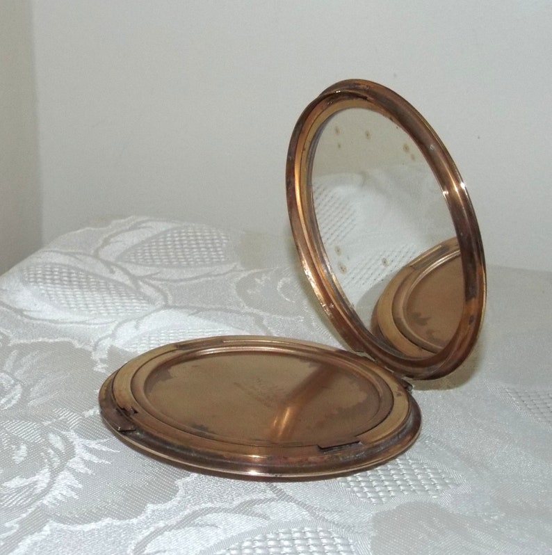 Pygmalion vintage art deco floral design large powder compact with an oil on water effect finish
