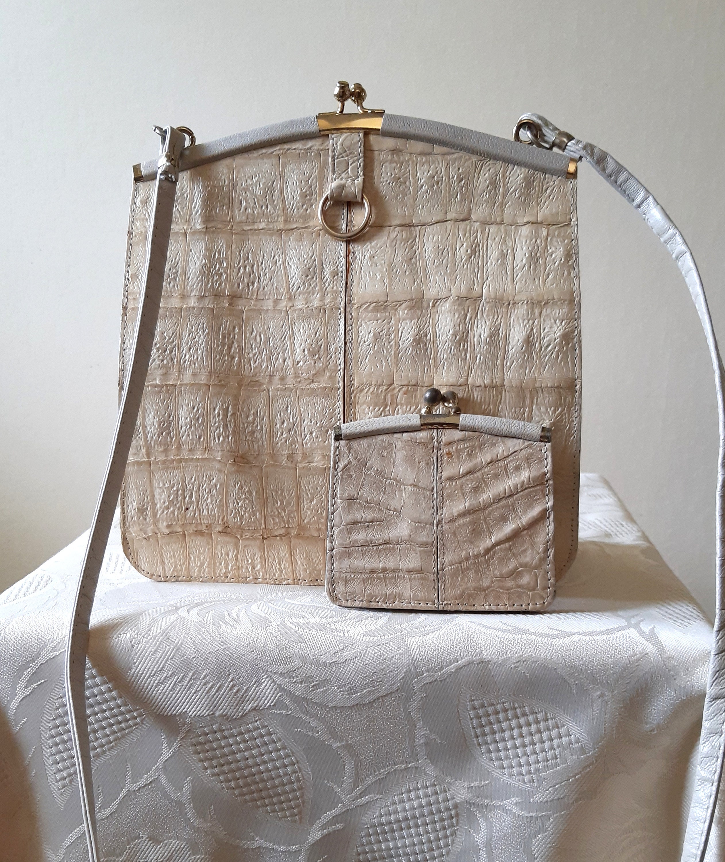 Vintage IRV Umhängetasche aus creme texturiertem Leder mit