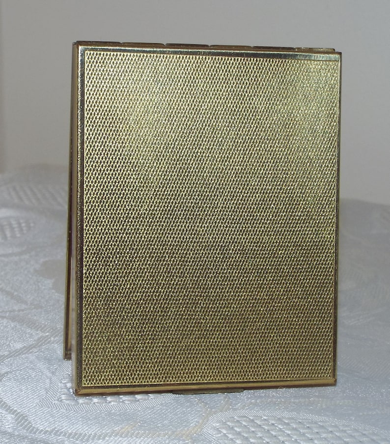 Vintage Pygmalion art deco engraved rectangular powder compact