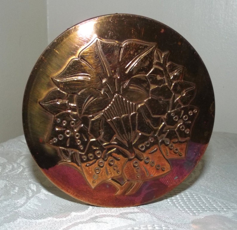 Pygmalion vintage art deco floral design large powder compact with an oil on water effect finish