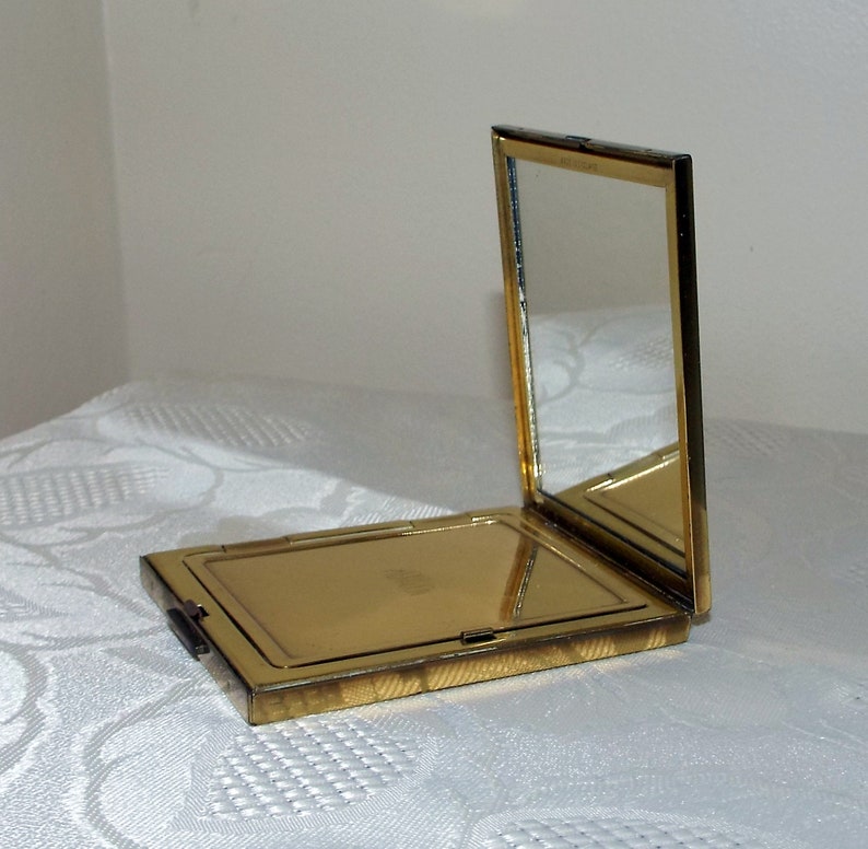 Vintage Pygmalion art deco engraved rectangular powder compact