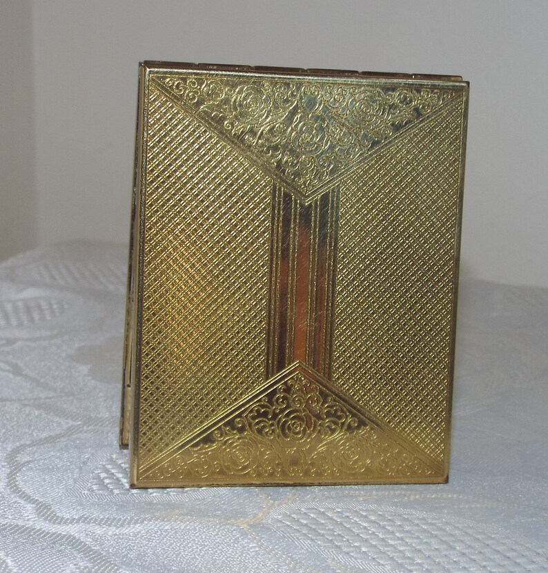 Vintage Pygmalion art deco engraved rectangular powder compact