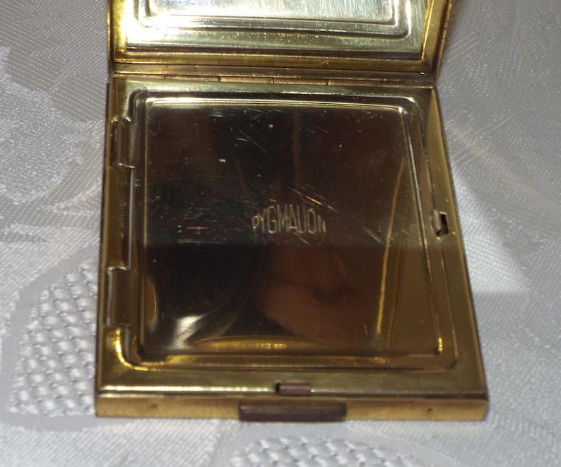 Vintage Pygmalion art deco engraved rectangular powder compact