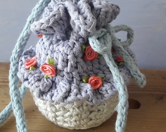 Crochet handbag