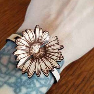 Leather Daisy interlocking bracelet
