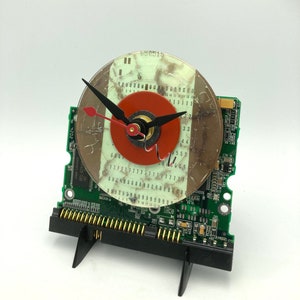 Vintage Computer Circuit Board Clock: Upcycled Techie Desk Decor