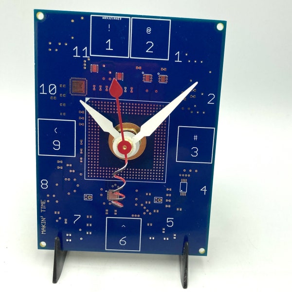 SILENT continuous movement mechanism Makin’ Time circuit board clock-original design, wall or shelf, AA and easel stand included