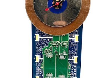 Upcycled Hard Drive Desk Clock: Vintage Tech Art, Computer History Gift (AA Battery Included)