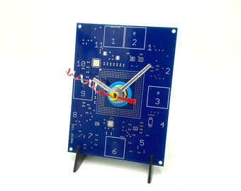 SILENT continuous movement mechanism Makin’ Time circuit board clock-original design, wall or shelf, AA and easel stand included