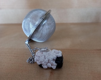 Infusor de té con forma de oveja: dije de arcilla polimérica hecho a mano, bola de té de acero inoxidable.