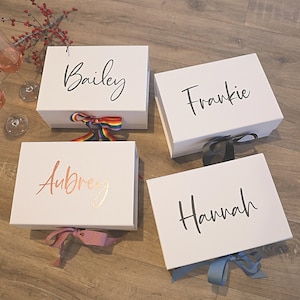 Geschenkdoos op maat met lint: magnetische sluiting, gepersonaliseerde huwelijks- en relatiegeschenken