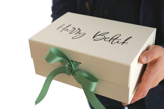 Personalisierte Geschenkbox mit Band, Magnetverschluss (23 x 17 x 10 cm)