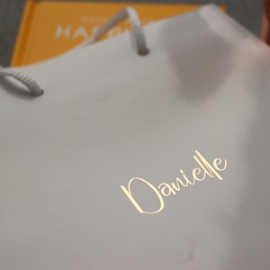Etichette per sacchetti regalo, adesivi in vinile, decalcomania con nome, bomboniera per matrimonio, sacchetto regalo per damigella d'onore, decalcomania in vinile personalizzata, scritte personalizzate