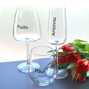 Hochzeit Vinyl Namen Aufkleber für Gläser | Personalisierte Vinyl-Aufkleber für Flöten und Weingläser | Tischkarten Alternative | Glänzendes Finish