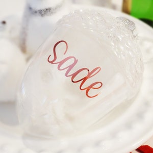 Kerstbal gepersonaliseerd, kerstdecor, naamstickers, aangepaste vinylsticker, trouwbedankje, champagnefluit naamstickers, vrijgezellenfeest, babyshower