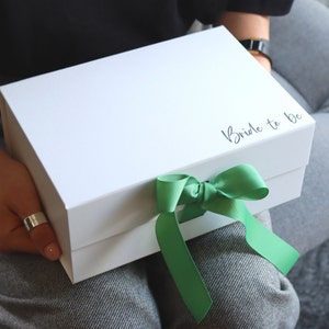 Brautgeschenkbox, Hochzeitsgeschenk, personalisiertes Geschenk, Brautparty, Junggesellinnenabschied, Luxusgeschenkbox, 23 x 10 x 17 cm