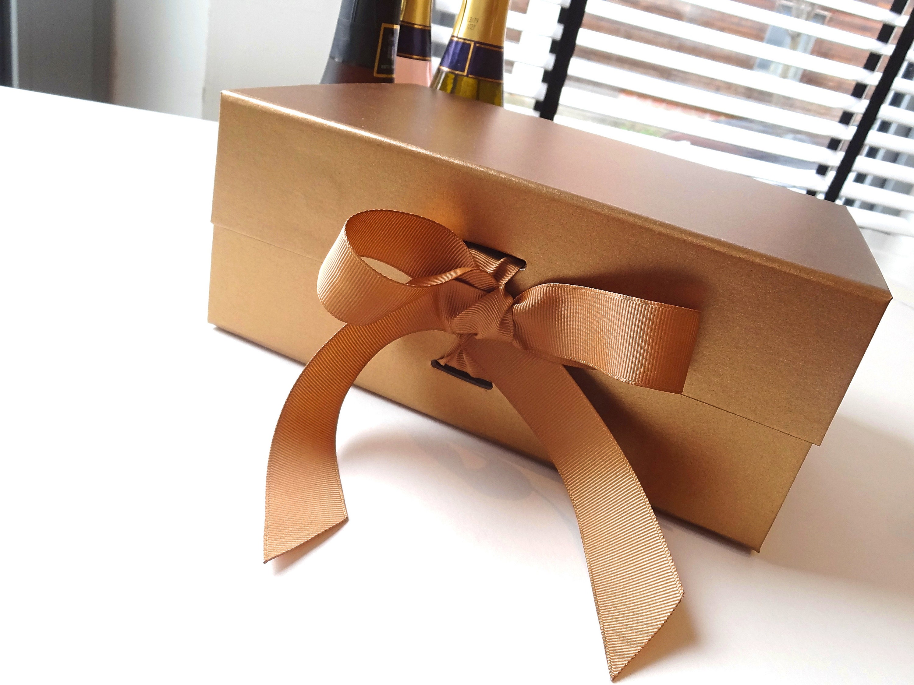 Caja de regalo de cartón en color cobre. Mod. fondo+tapa, 20x20x19