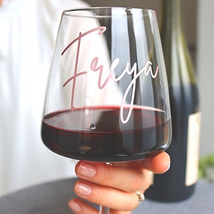 Weinglas Namen Aufkleber, personalisierte Aufkleber, Kalligraphie, Vinyl-Schriftzug, Hochzeitsempfang, Junggesellinnenabschied, handgeschrieben