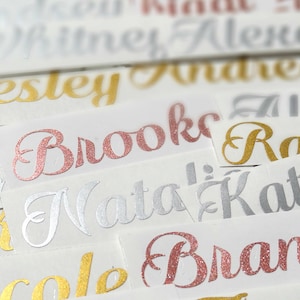 Gepersonaliseerde vinylstickers voor wijnglazen, geschenkverpakkingen of champagneglazen | Waterbestendige stickers met klassiek lettertype