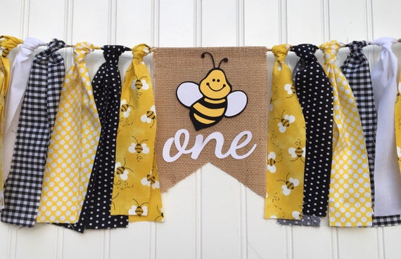 First Bee-Day Highchair Banner, Happy to Bee One, Bumble Bee Birthday Party,  Queen Bee Highchair Banner, Photo Prop, Smash Cake