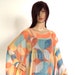 Robe longue de style caftan à imprimés orientaux rose et bleu Abaya image 0