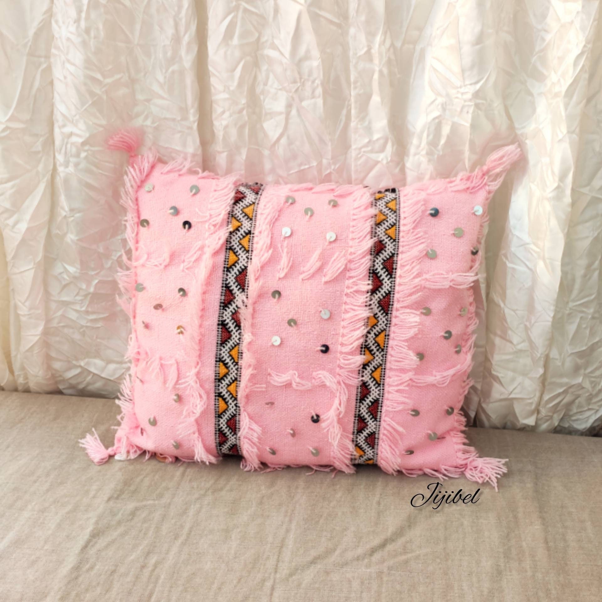 Coussin Sequins Rose Tissé et Brodé à La Main