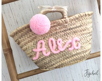 Small personalized straw basket to offer