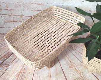 Basket made of woven palm leaves, size L