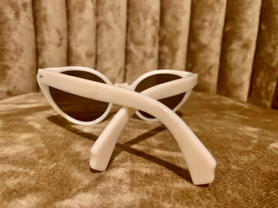 Vintage 60's NOS Cream and Black Cateye Sunglasses - image 9