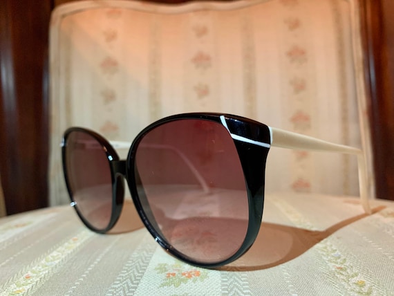 Vintage 80’s Black and White Bausch and Lomb Sungl