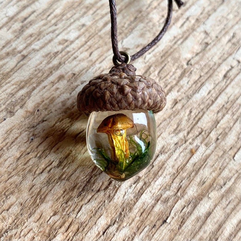 Acorn and Mushroom Pendant with Green Moss, Acorn Necklace with Moss and Mushroom Amulet, Oak Acorn Gift for nature lover, natural jewelry 