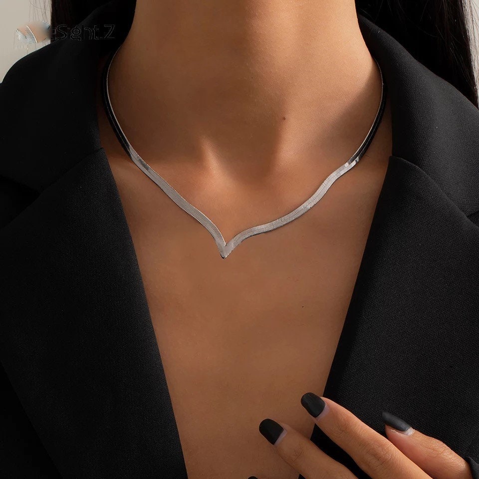 V shaped snack chain black necklace for girls/women