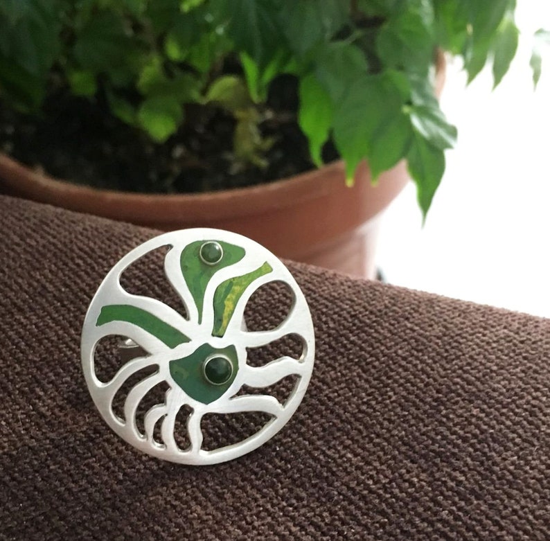 Grote kunstzinnige zilveren statementring met jade en groen koud-emaille, handgemaakt uniek item. afbeelding 7