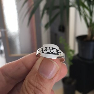 Spa, zilveren edelsmid ring handgemaakt uniek item, zilveren bubbels modern ontwerp afbeelding 3