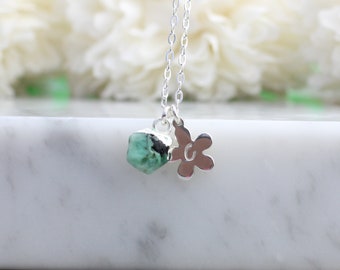 Personalised emerald necklace in sterling silver. May birthday gift. May birthstone necklace.