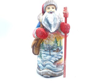 手彫りの木製サンタクロース、ウクライナの民芸品、クリスマスの装飾