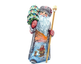 手彫りの木製サンタクロース、ウクライナの民芸品、クリスマスの装飾