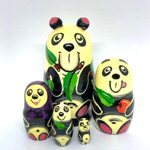 ¡Hecho en Ucrania! Panda Nesting Doll Muñeca Matryoshka Pintada a Mano 5pieces Regalos divertidos Decoración de la habitación de los niños Regalo para niños Juguetes de madera para niños