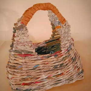 borsetta con manici vimini idea regalo green design carta riciclata, riciclo creativo, decorare casa upcycling design