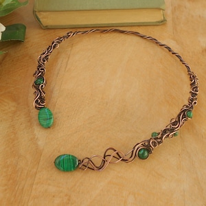 Kupferdraht Halskette Offener Kragen Halskette Grünes Halsband Asymmetrische Halskette Draht gewickelt Schmuck Rustikale Choker Antike Boho Halskette