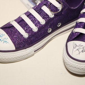 AUTÓGRAFOS de Bill Walton e John Salley em tênis Converse, campeões da NBA nas décadas de 1980 e 1990