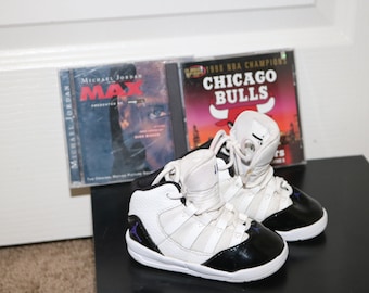 MICHAEL JORDAN Baby/Toddler Max Aura Sneakers + Chicago Bulls Greatest Hits CD x-xi Fusion Shoes Championship