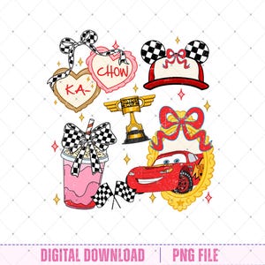 Puede incluir: Gráfico de descarga digital con varios elementos de la película Cars. Incluye un coche de carreras rojo, un trofeo, un batido y diseños en forma de corazón con texto. Acentuado con patrones de cuadros y lazos.