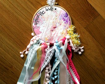 Dreamcatcher pastel pink, Wedding favour Spread the love, hand painted dream catche, gipsy decor, rainbow decor, boho gipsy tribal gift