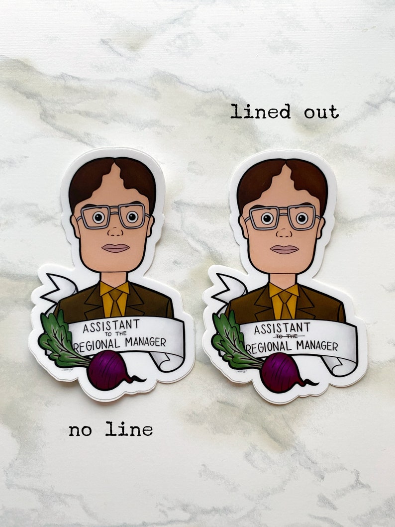 Puede incluir: Dos pegatinas de un personaje de dibujos animados con cabello casta&ntilde;o, gafas y un traje marr&oacute;n. El personaje sostiene una remolacha y un rollo con el texto "Asistente del gerente regional". Una pegatina tiene un contorno negro, y la otra pegatina tiene un contorno blanco.