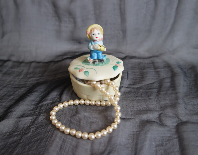 Vintage Decorative Box Small Size Jewerly Box Round Box Romantic box Ceramic small box Ceramic Box Decorative box