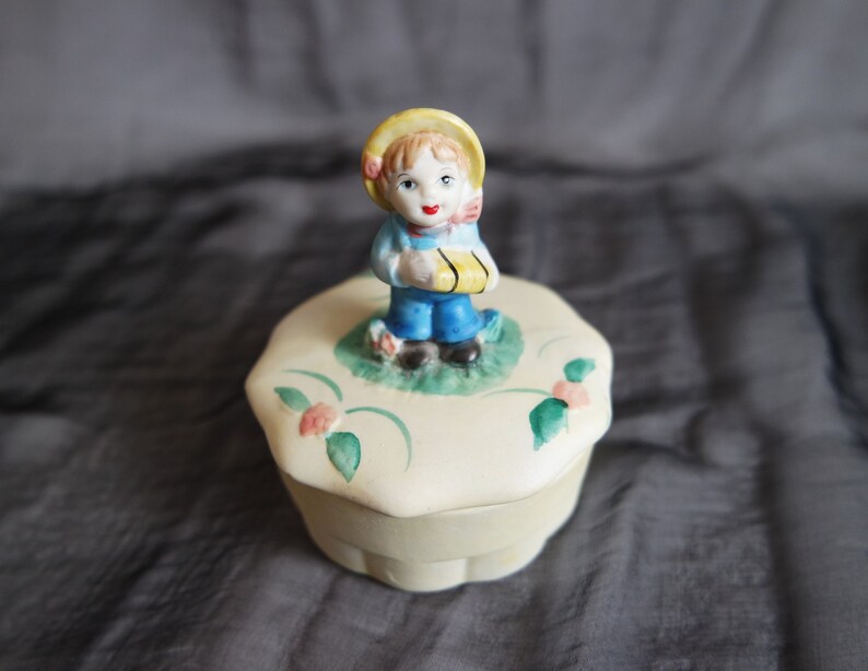 Vintage Decorative Box Small Size Jewerly Box Round Box Romantic box Ceramic small box Ceramic Box Decorative box